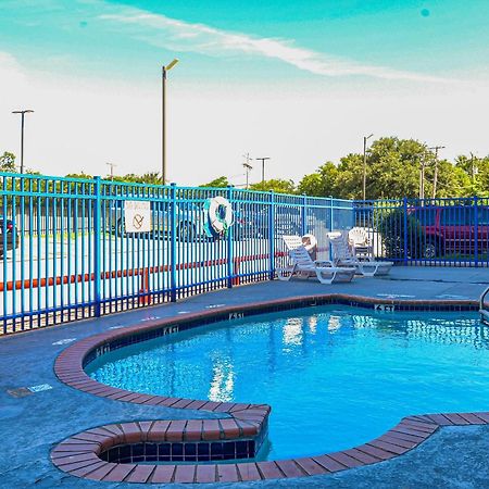 Oyo Hotel Irving Dfw Airport South Екстер'єр фото