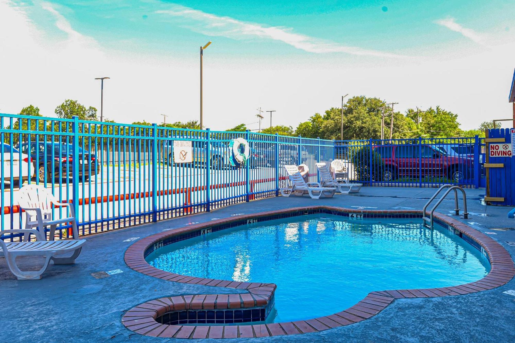 Oyo Hotel Irving Dfw Airport South Екстер'єр фото